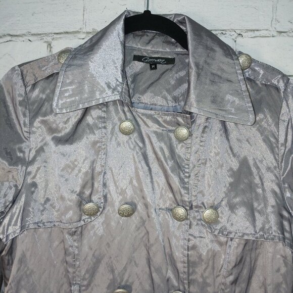 WOMENS METALLIC SATIN TRENCH COAT IN SILVER BY CARMEN SIZE MED TRENDY CLASSSY - Picture 8 of 10